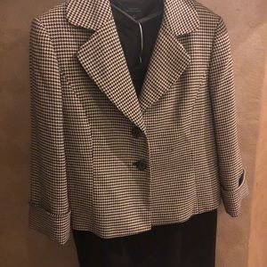 Tahari Women’s Suit
